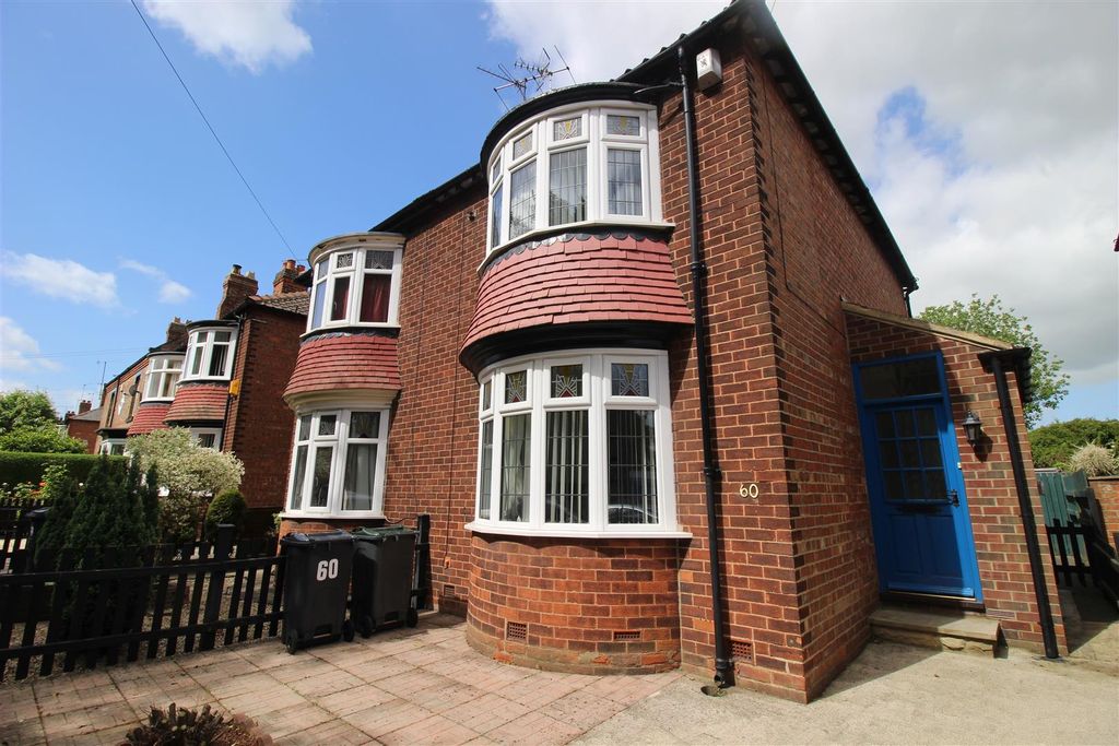 Property photo 1 of 11 Externally