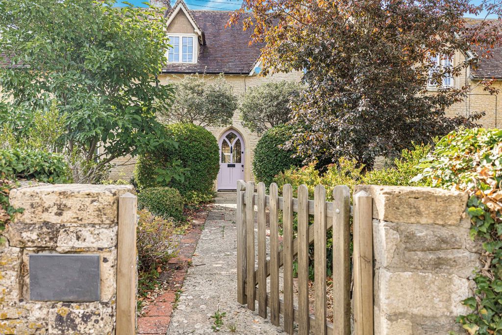 Property photo 2 of 28 Picture No. 22