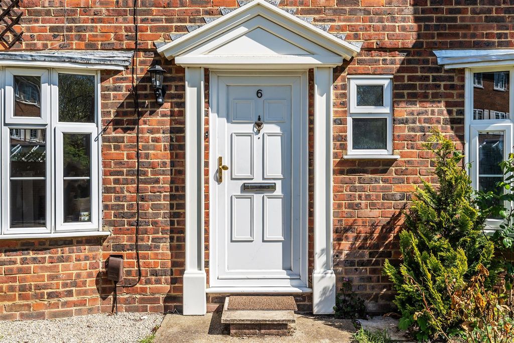 Property photo 2 of 26 6-Eastleigh-Close-26.Jpg