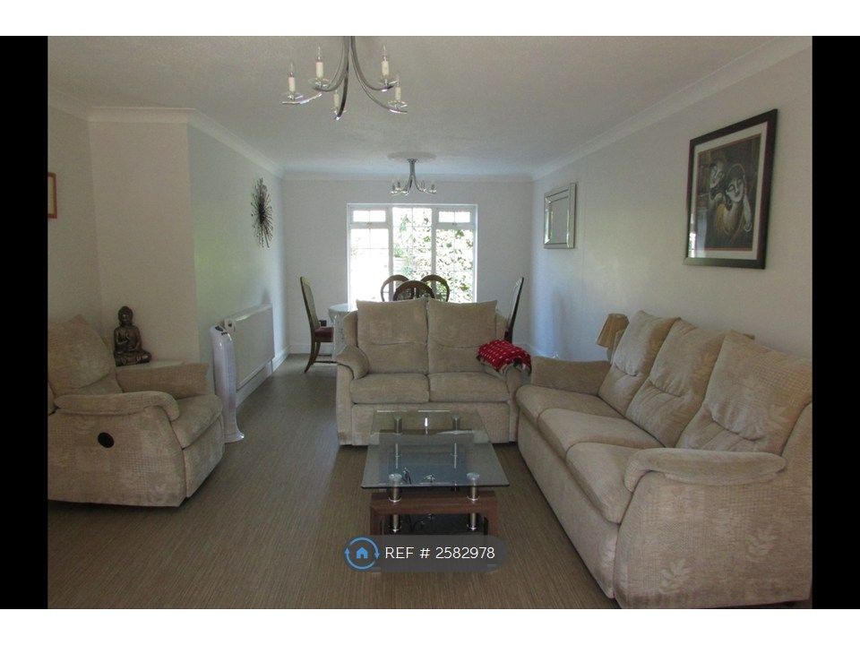 Property photo 2 of 11 Lounge