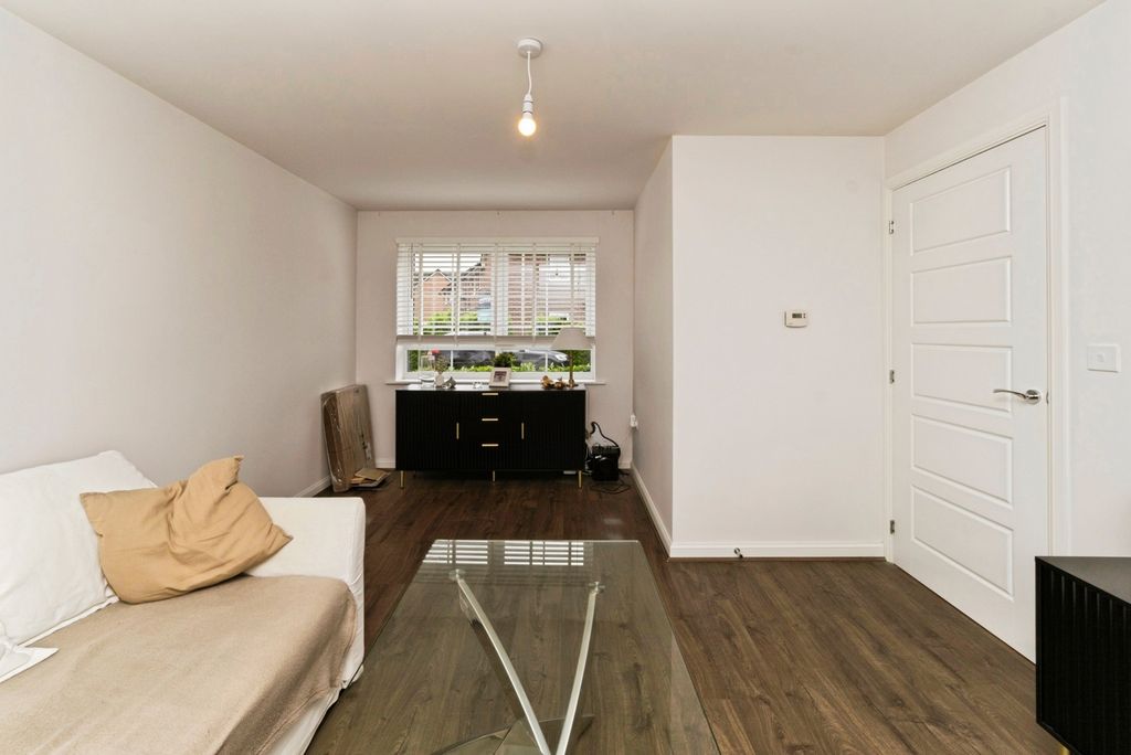 Property photo 3 of 17 Pbox-Img.Jpg