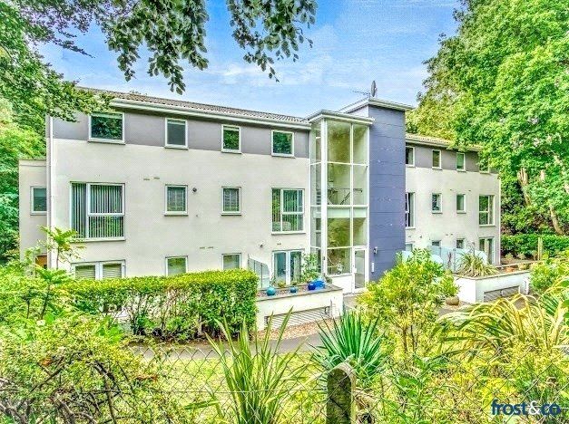 Property photo 1 of 17 Oak Hill