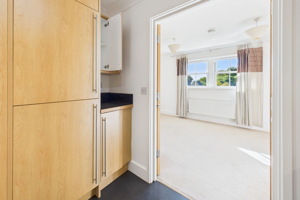 Property photo 3 of 14 Cam02545G0-Pr0502-Still002