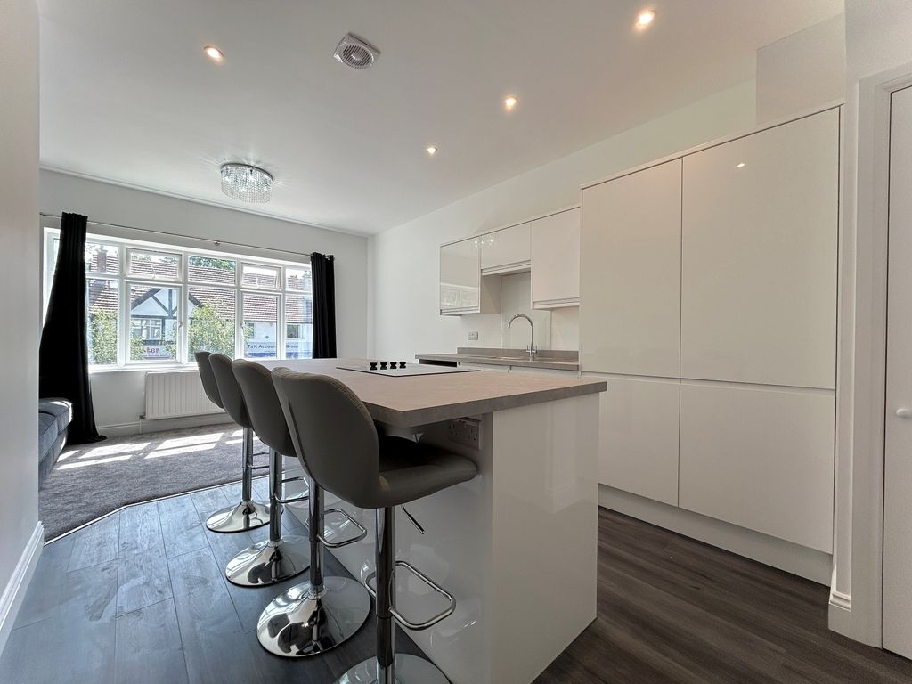 Property photo 1 of 14 Flat To Rent Banstead Road, Carshalton Sm5