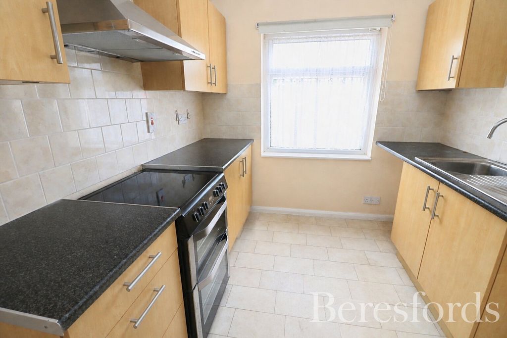 Property photo 2 of 6 Kitchen
