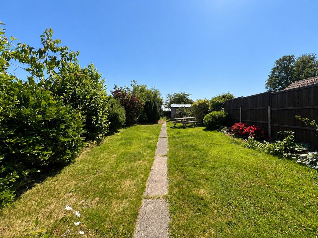 Property photo 2 of 15 Vincroft - Garden..Jpeg