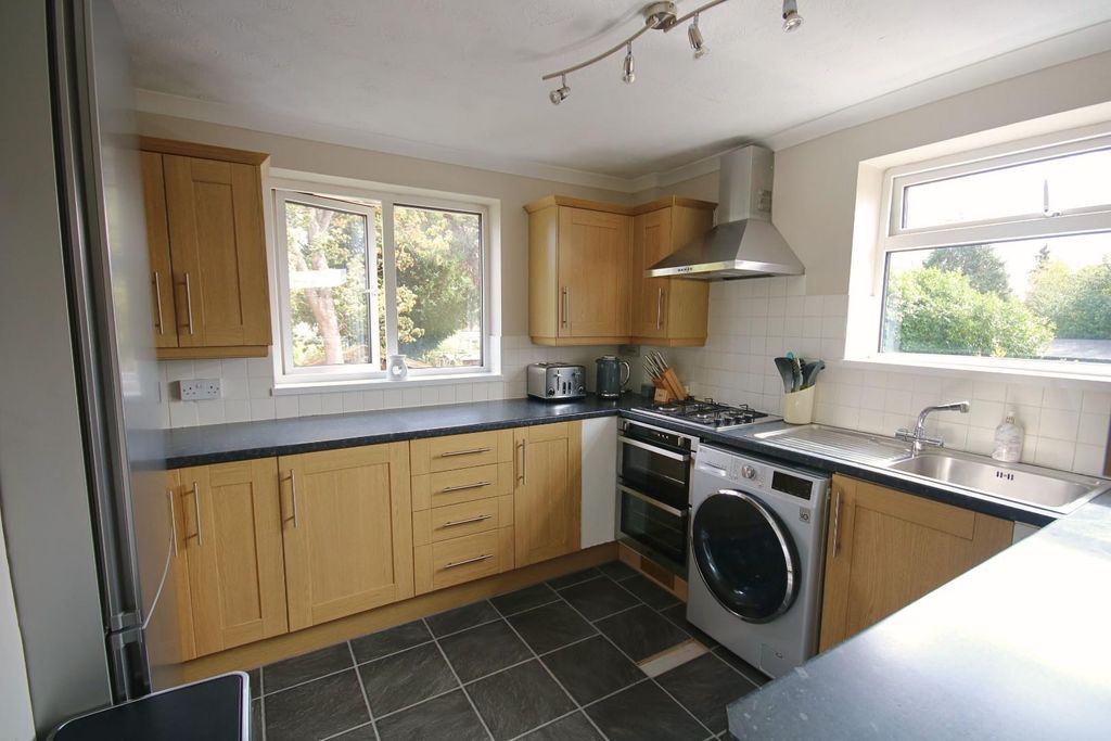 Property photo 3 of 13 Kitch1 (11).Jpg