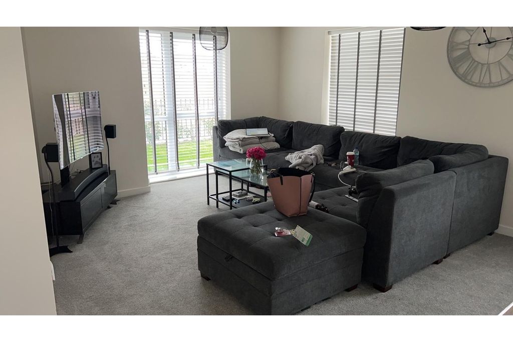 Property photo 2 of 7 Living Room