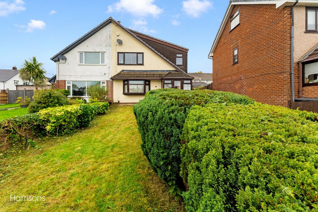 Property photo 2 of 33 5701931