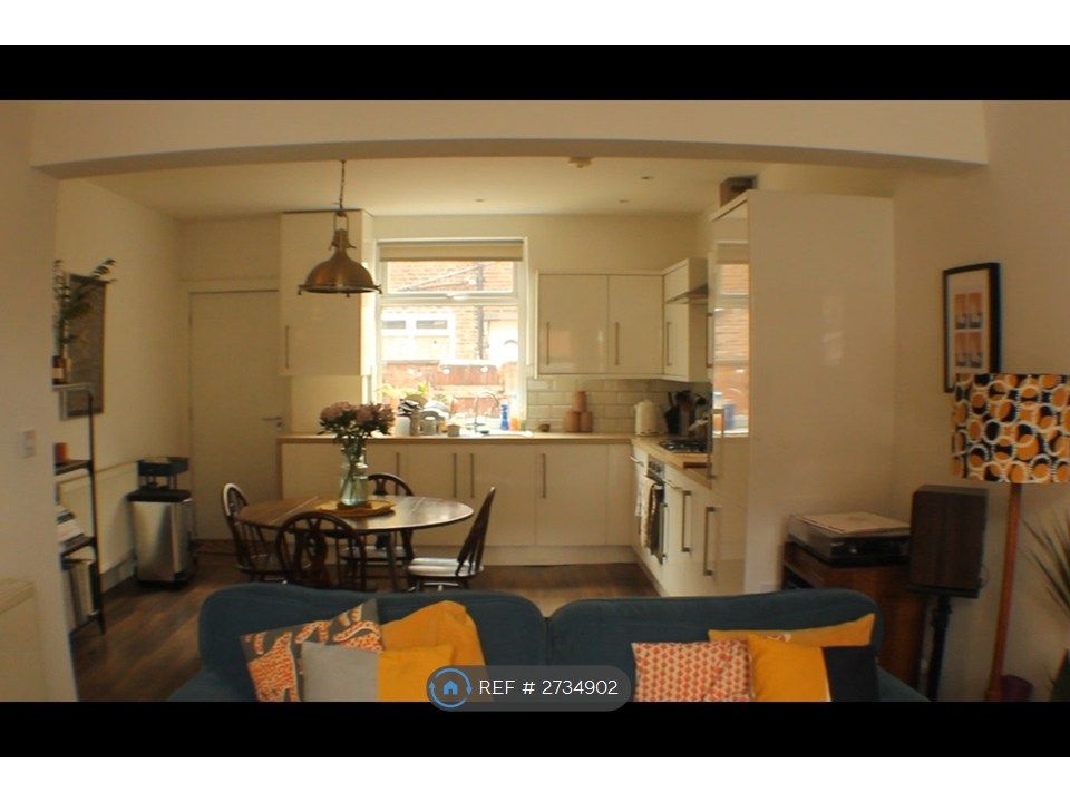 Property photo 2 of 8 Stone Worktops, Integrate Appliances