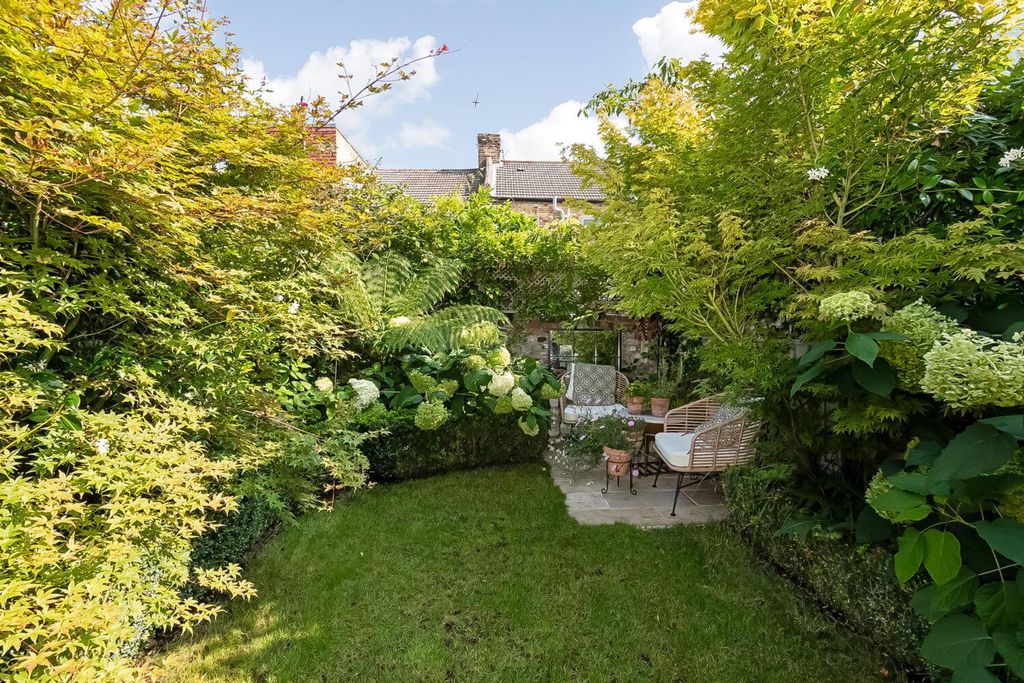 Property photo 3 of 10 R2A1249-1500x1000.Jpg