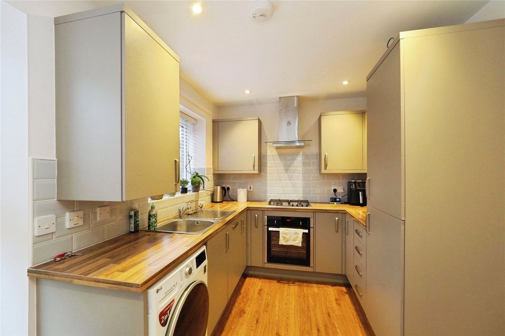 Property photo 3 of 20 Kitchen