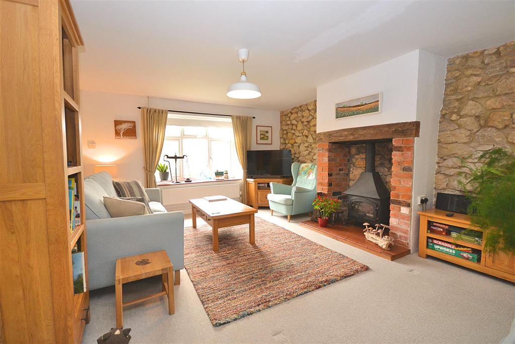 Property photo 2 of 43 36 (1).Png