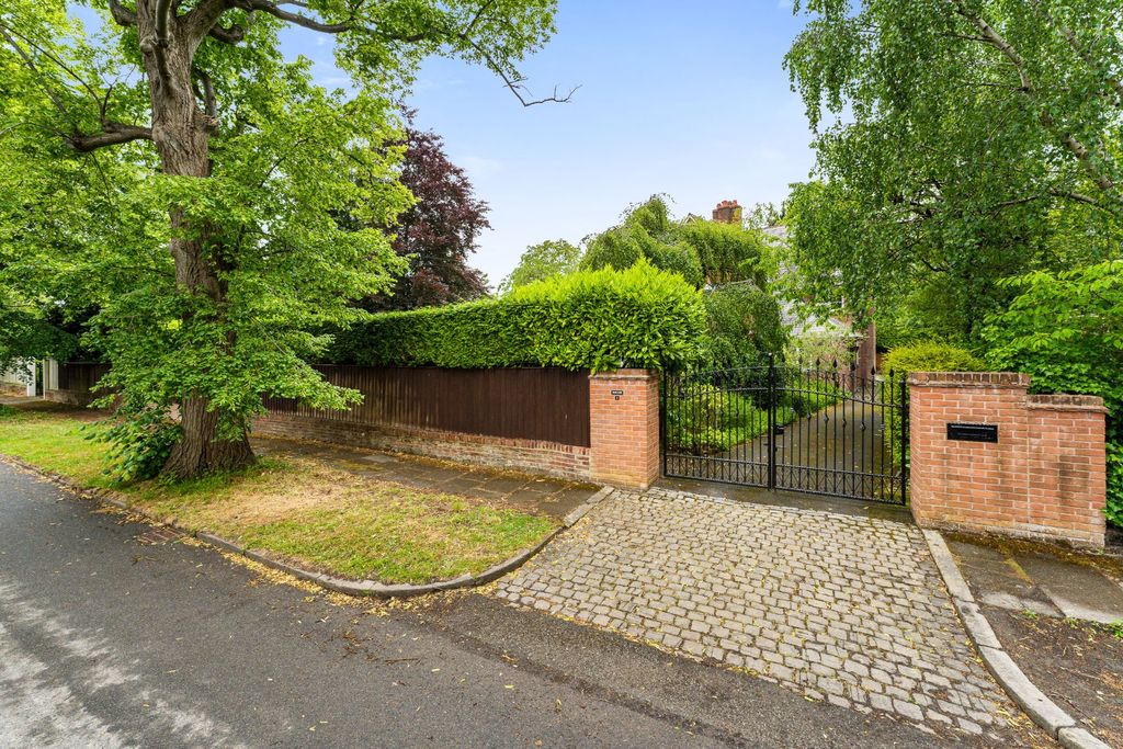 Property photo 3 of 20 Entrance