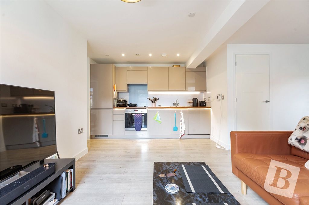 Property photo 2 of 11 Lounge/Kitchen