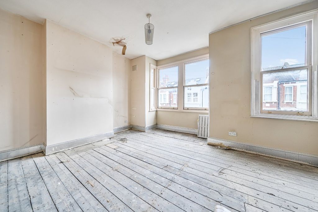 Property photo 2 of 13 Picture No. 18