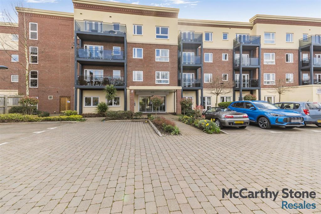 Property photo 1 of 21 8682219-Exterior06.Jpg