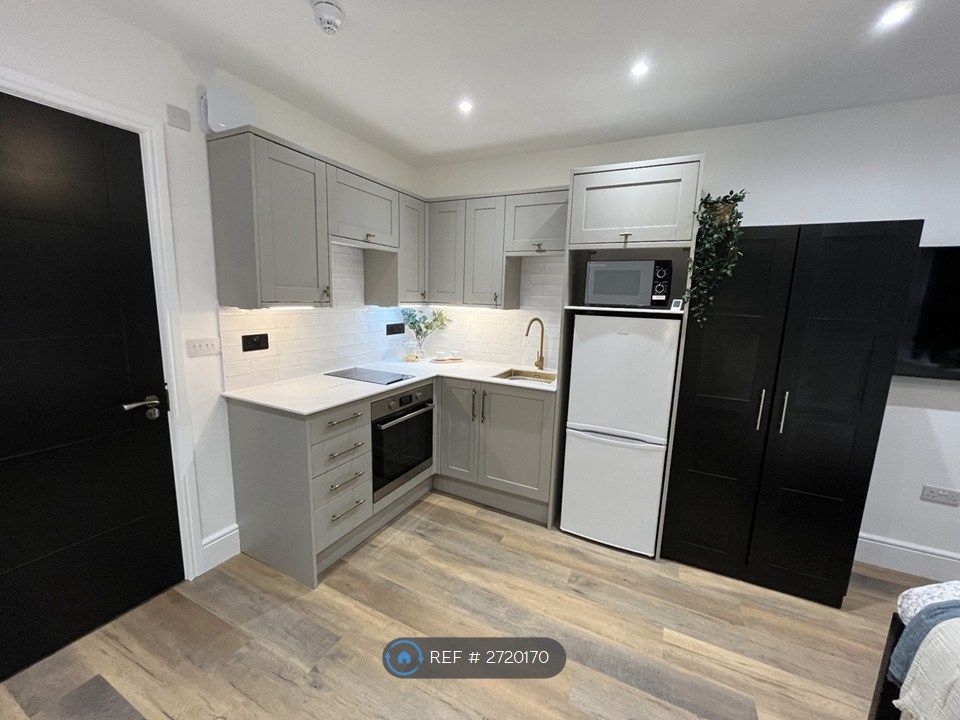 Property photo 2 of 10 Room 8