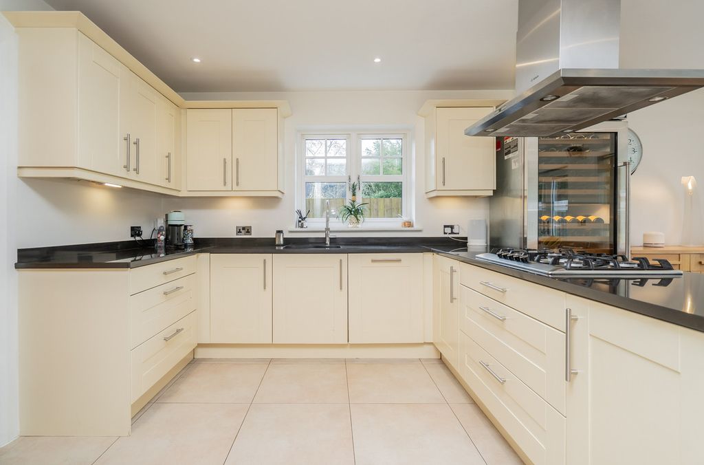 Additional image 5 of 4 bed detached house for saleCedar Court, Newport Pagnell, Milton Keynes MK14