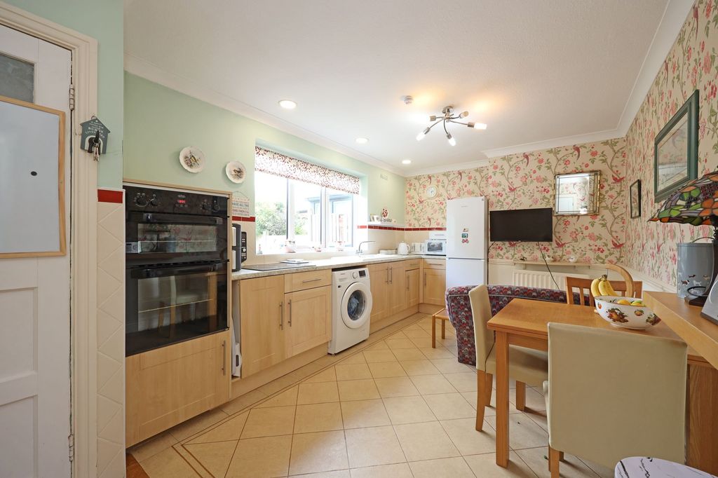 Property photo 3 of 25
