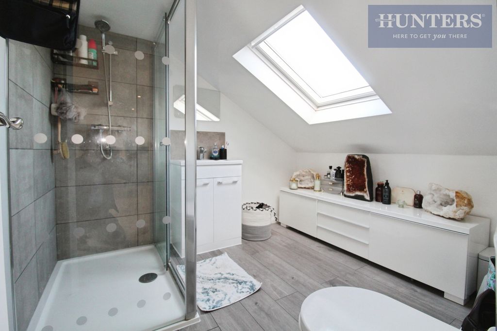 Property photo 3 of 50 Pbox-Bathroom-335724.Jpg