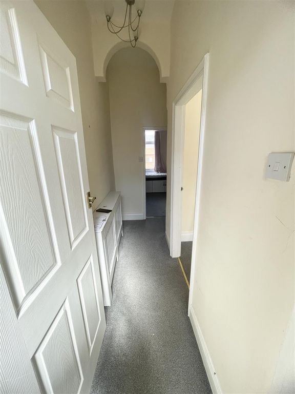 Property photo 2 of 7 Entrance Hall