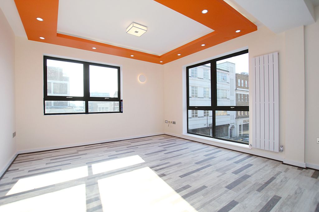 Property photo 2 of 11 Open-Plan Lounge