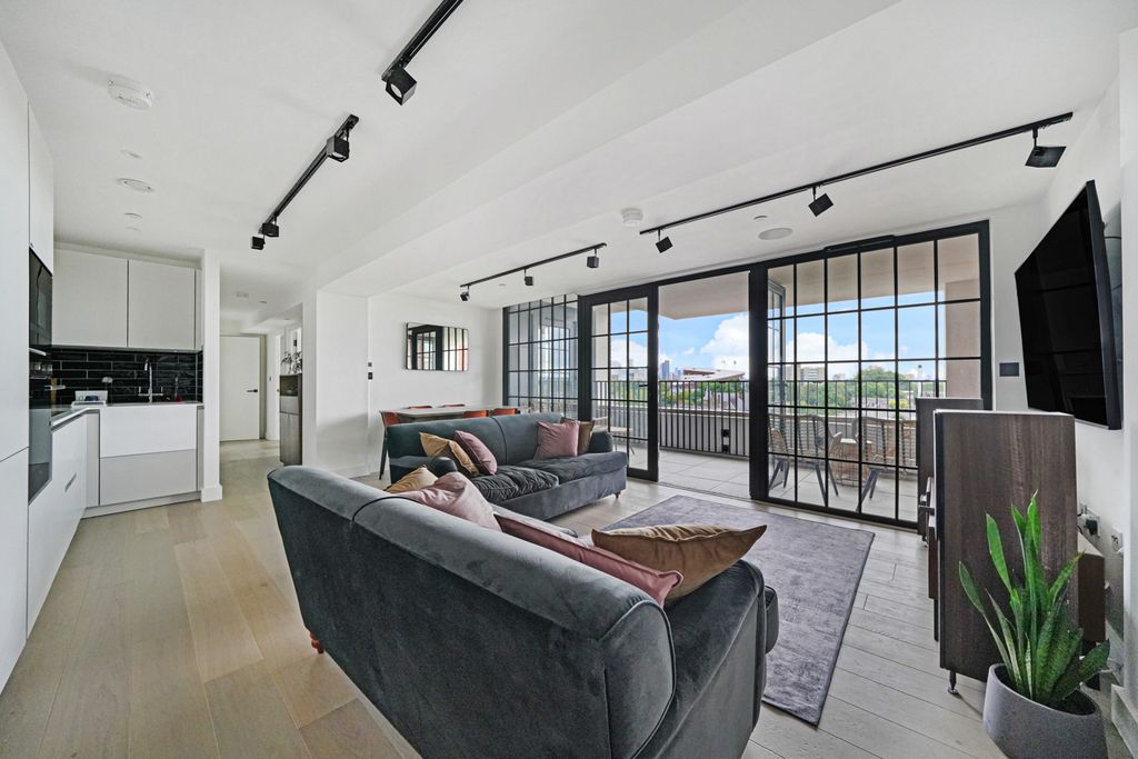 Property photo 1 of 21