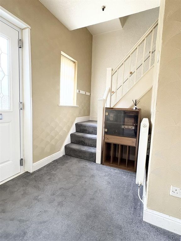 Property photo 3 of 17 Entrance Hall