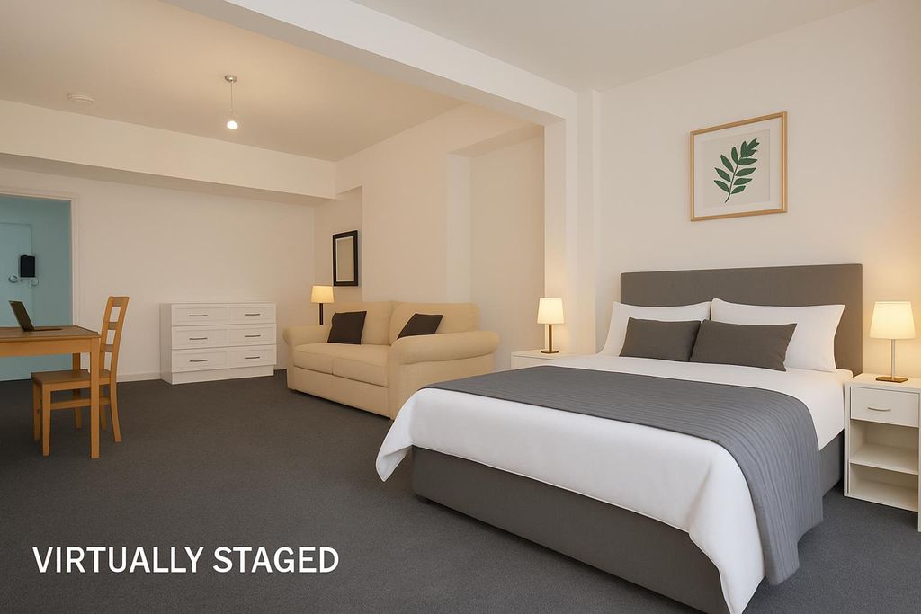 Property photo 1 of 4 Lounge/ Bedroom