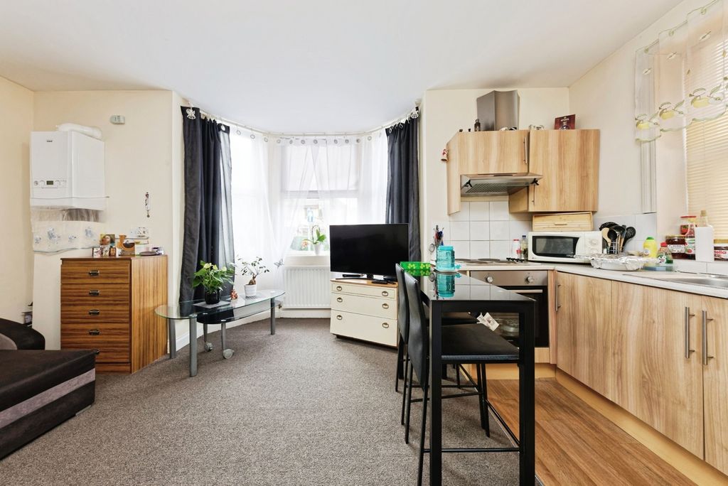 Property photo 3 of 18 Pbox-Img.Jpg