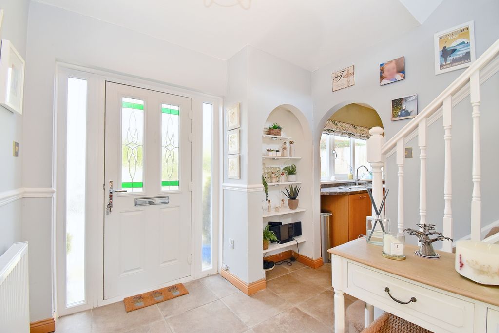 Property photo 3 of 36 Photo 4