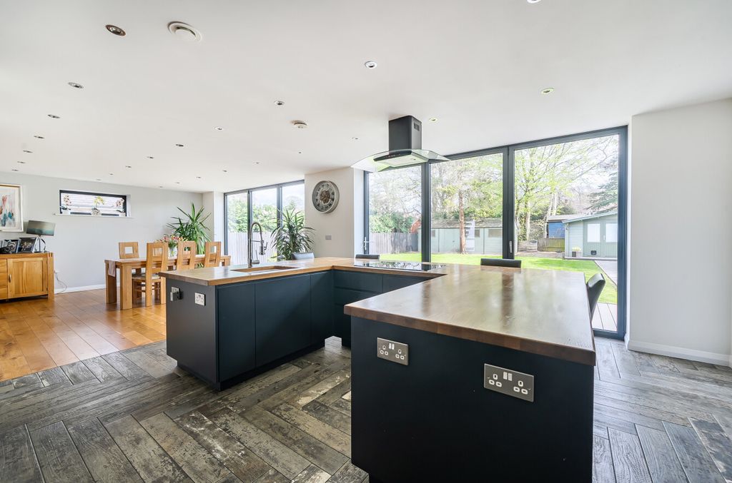 Property photo 2 of 20 1435333-16-69Cbd4...