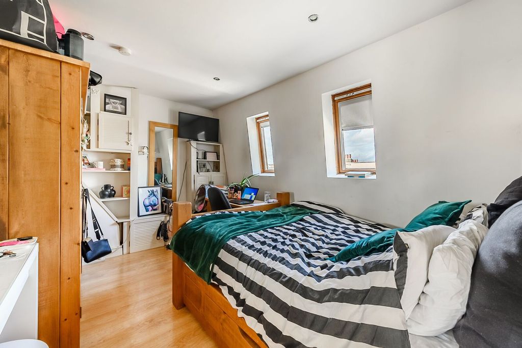 Property photo 3 of 5