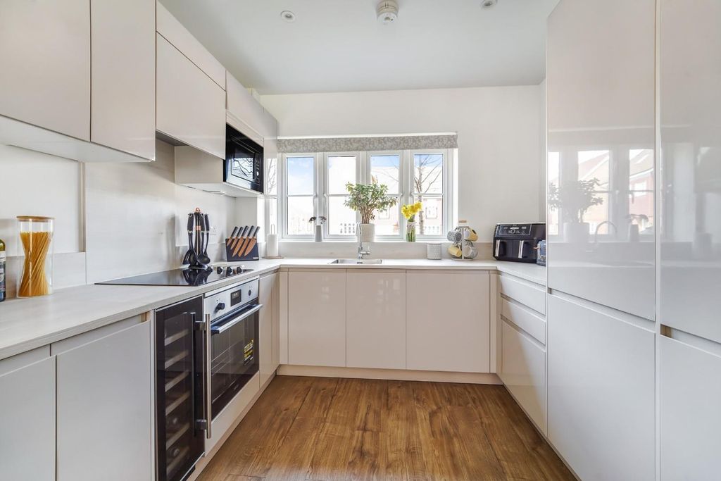 Property photo 2 of 14 Aylsham Road (1).Jpg