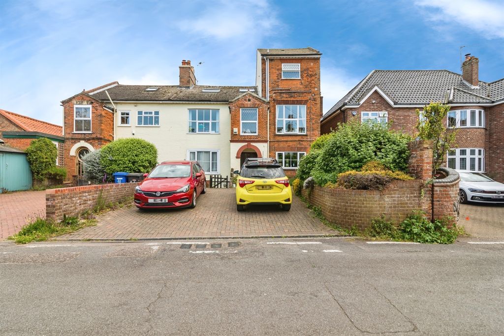 Property photo 1 of 31