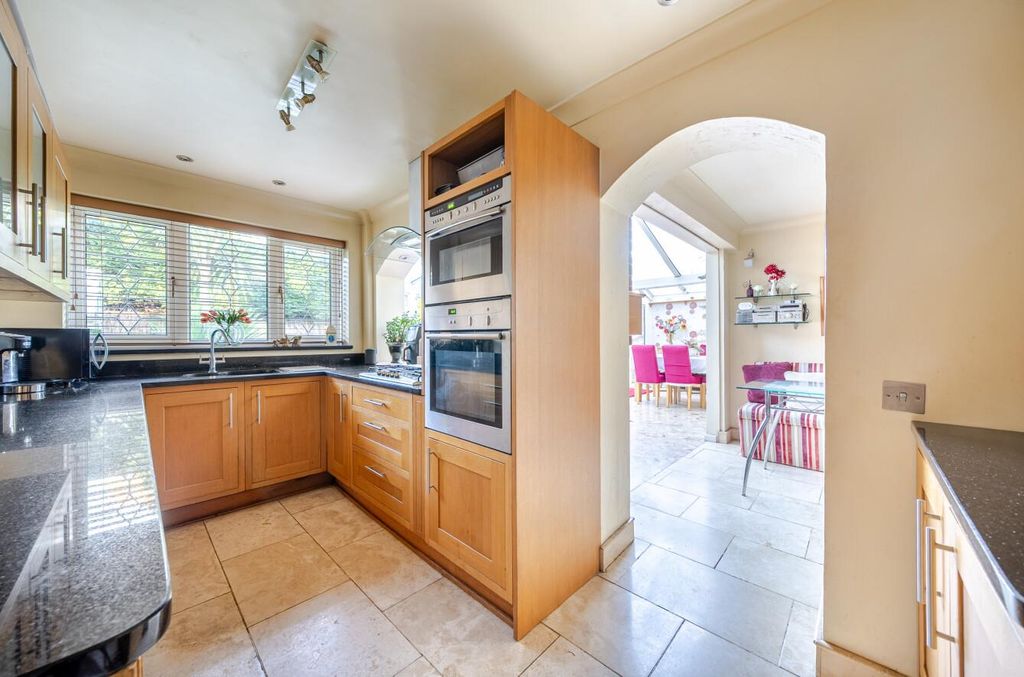 Property photo 3 of 18 1380400-12-69204Efed0798.Jpg