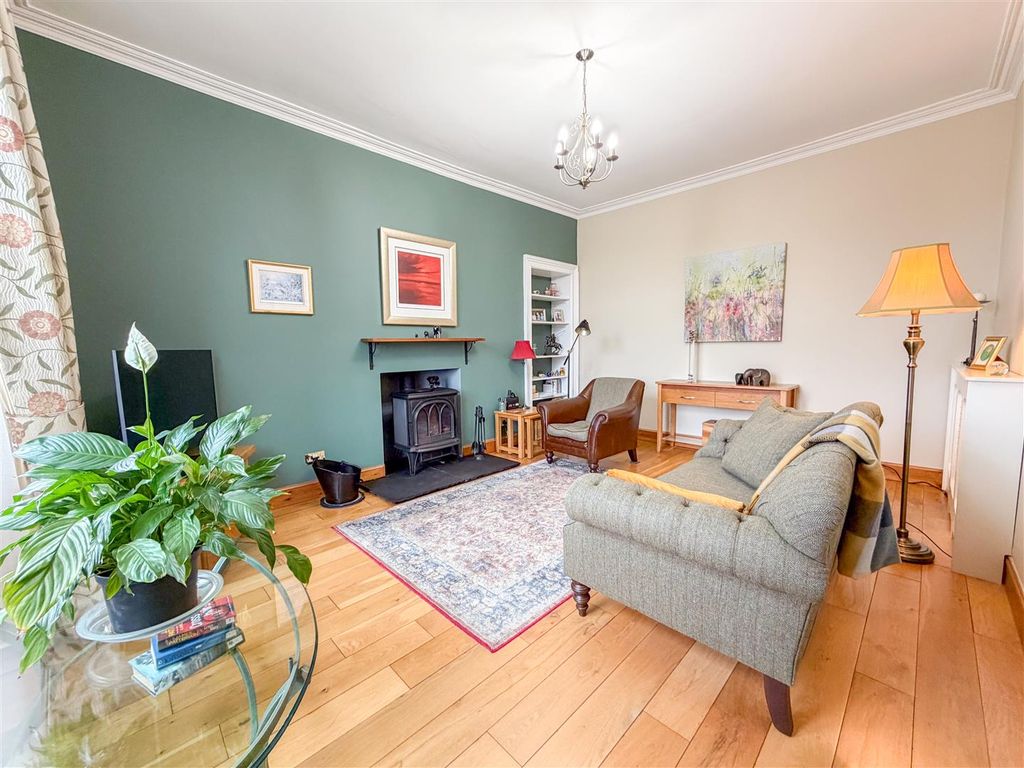 Property photo 2 of 43 Lounge