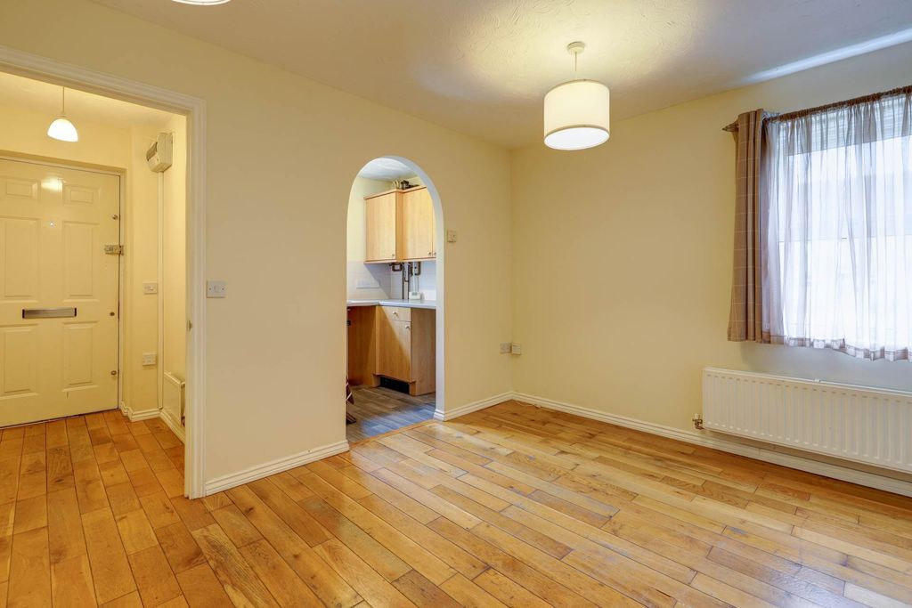 Property photo 2 of 8