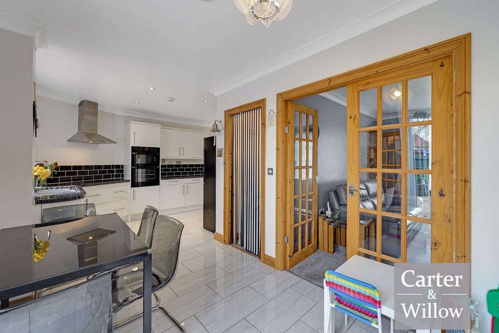 Property photo 3 of 22