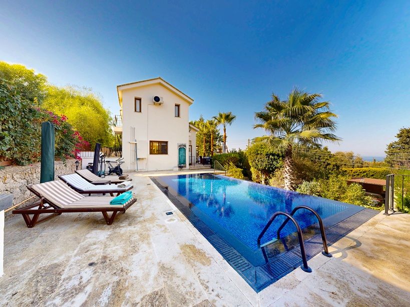 Property photo 2 of 42