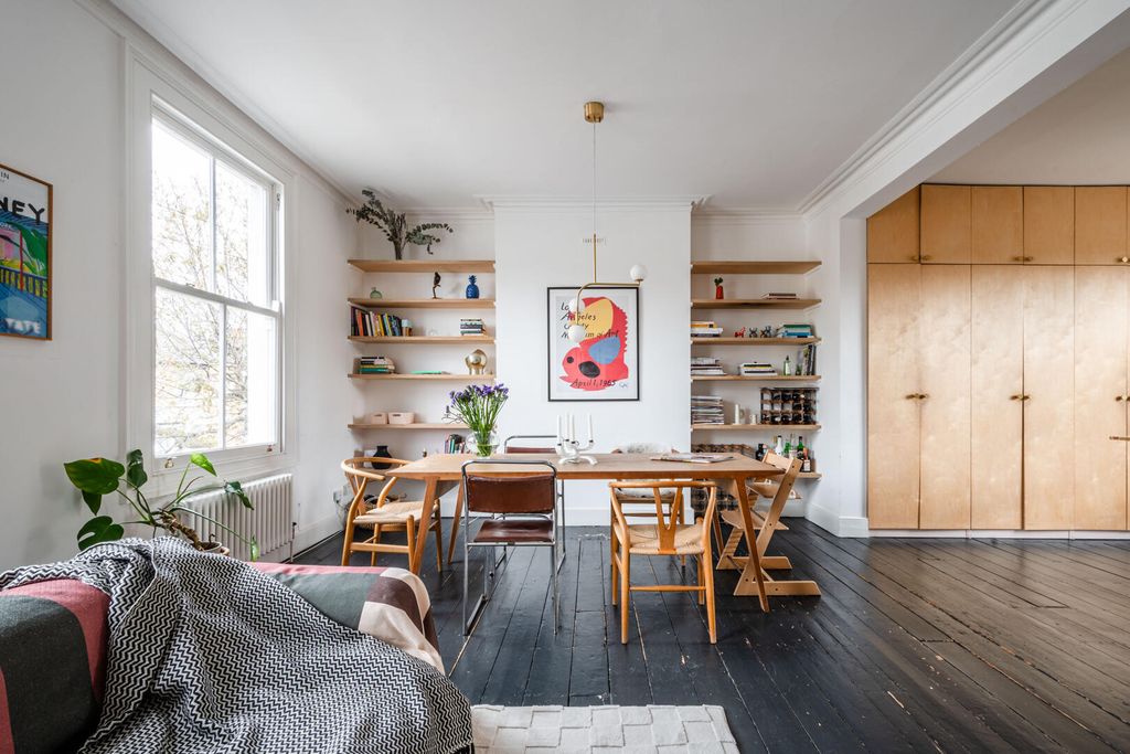 Property photo 3 of 18 Dining Room