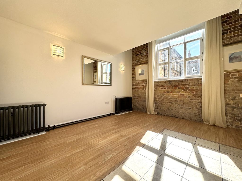 Property photo 1 of 17 Two Bedroom Flat To Rent