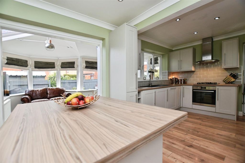 Property photo 2 of 20 293Ef95B-Kitche 20To 20Cons.Jpg