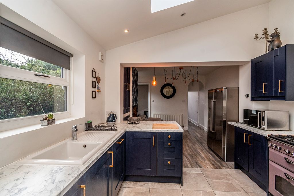 Property photo 3 of 21