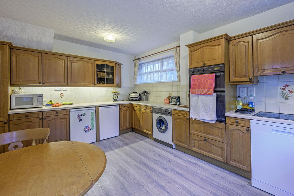 Property photo 3 of 21