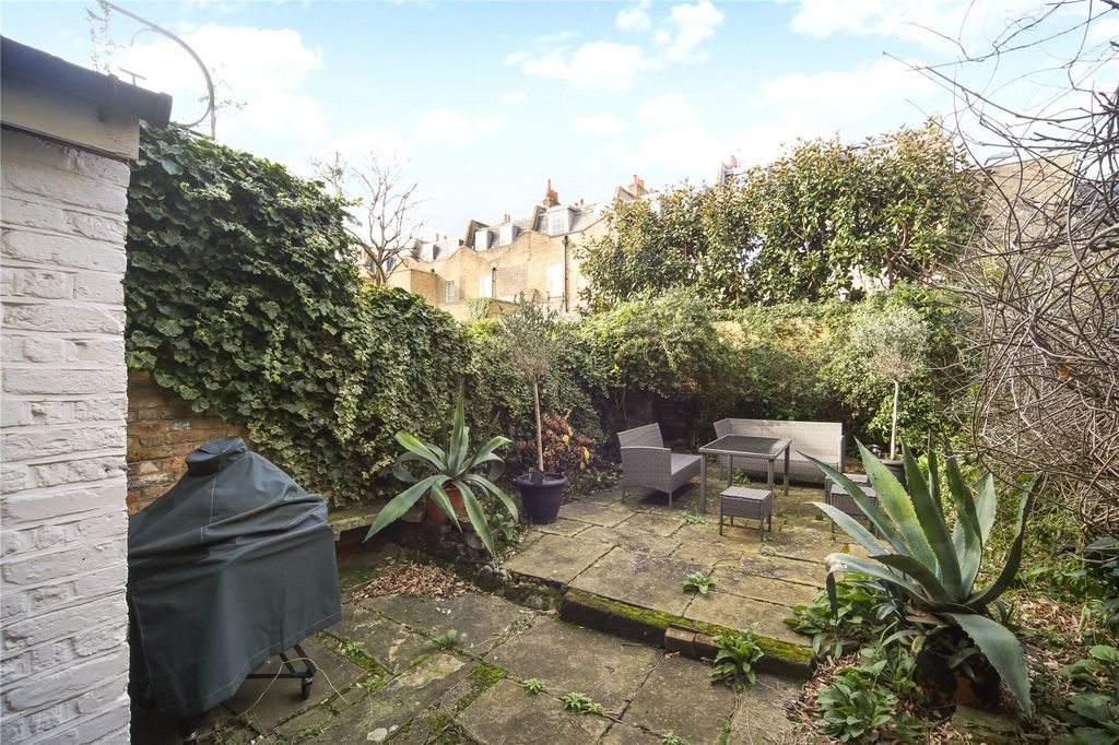 Property photo 3 of 10 Garden