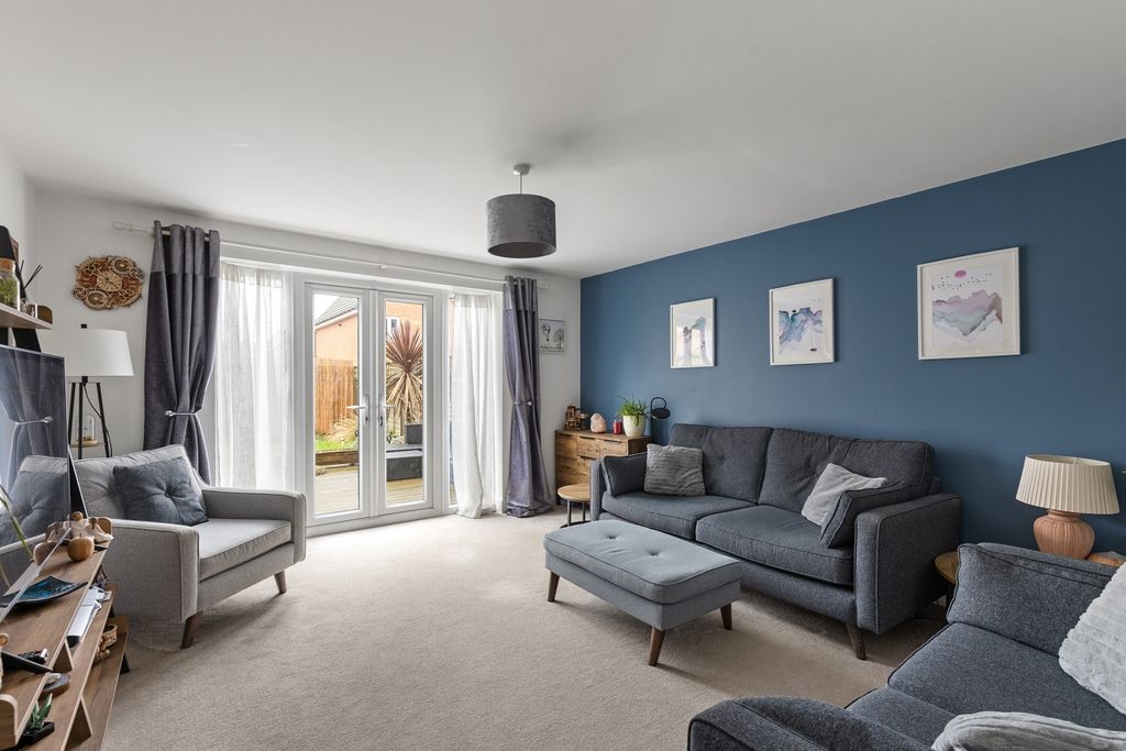 Property photo 2 of 24 Lounge