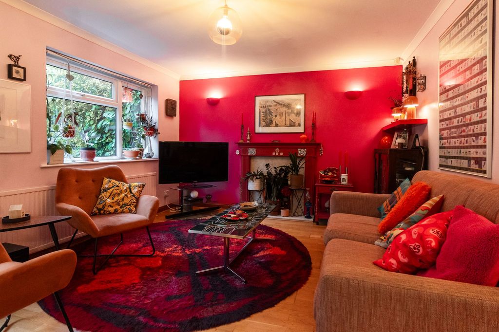 Property photo 2 of 34