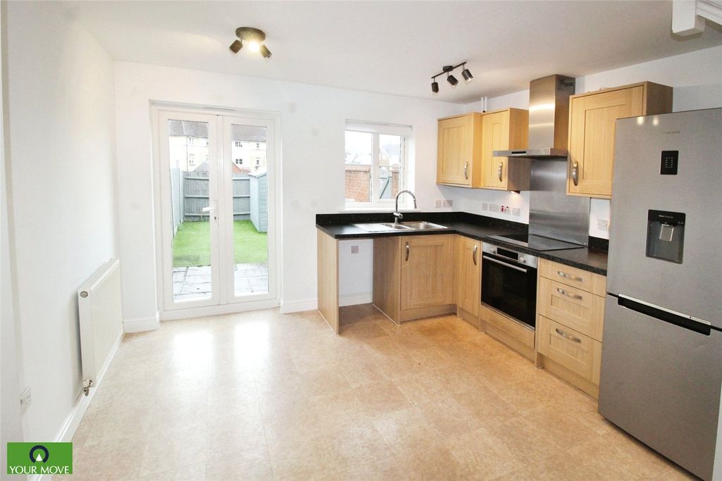 Property photo 2 of 8 Kitchen